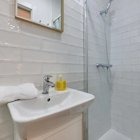 Fee4Me. Amazing Apartment In The Heart Of Lavapies-2