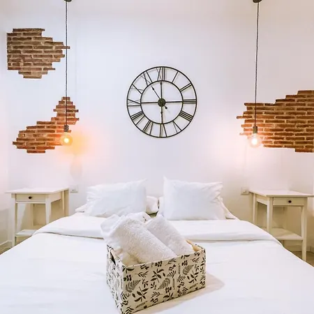 Fee4Me. Amazing Apartment In The Heart Of Lavapies-3