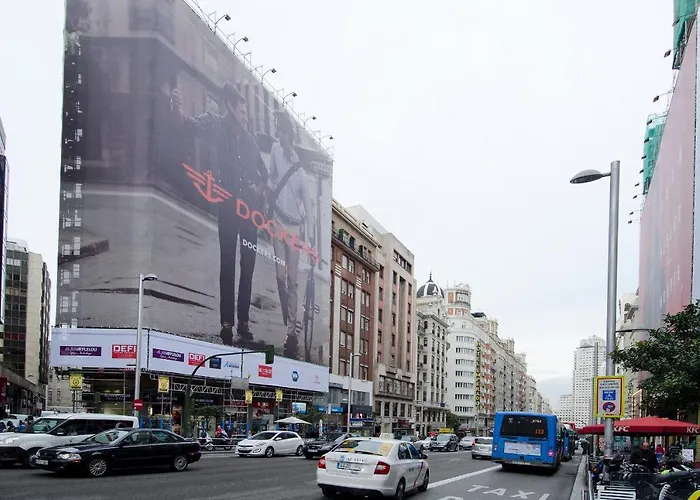 Hellenhost - Gran Via